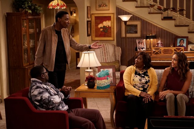 THE CARMICHAEL SHOW -- "Fallen Heroes" Episode 202 -- Pictured: (l-r) Lil Rel Howery as Bobby Carmichael, Jerrod Carmichael as Jerrod Carmichael, Loretta Devine as Cynthia Carmichael, Amber Stevens West as Maxine -- (Photo by: Chris Haston/NBC)